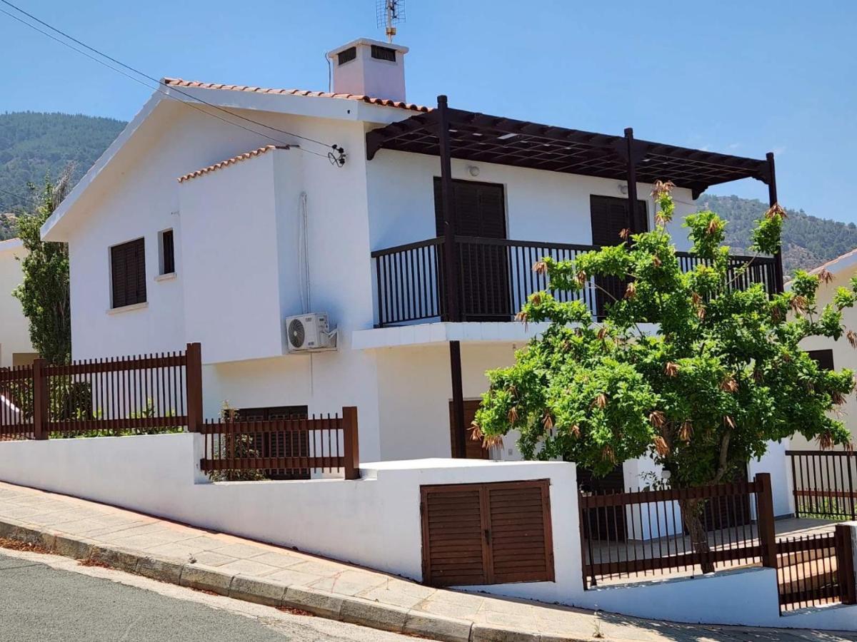Seaclusion Vacation Villa Pomos Exteriér fotografie